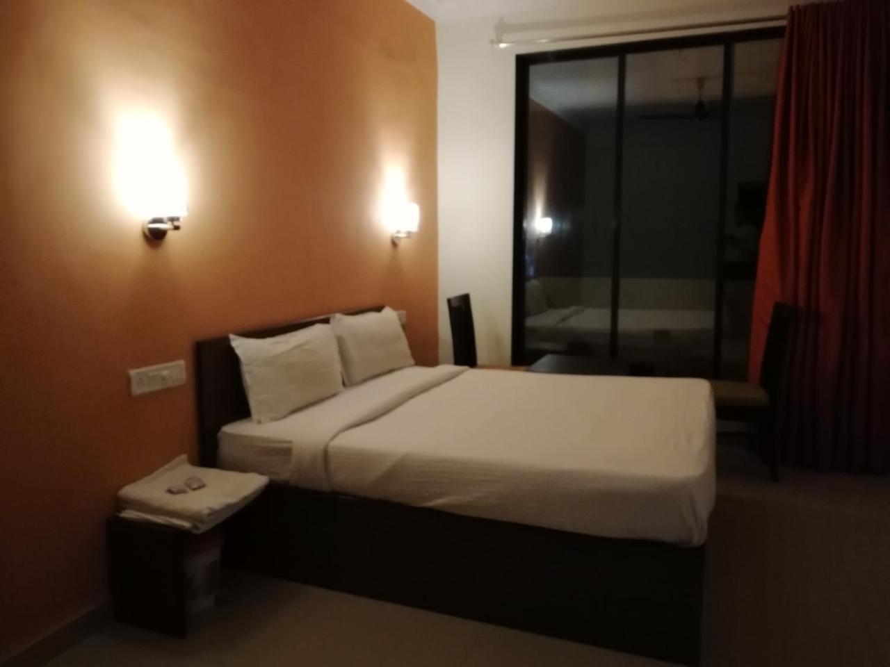 Elite Inn Lonavala Kültér fotó