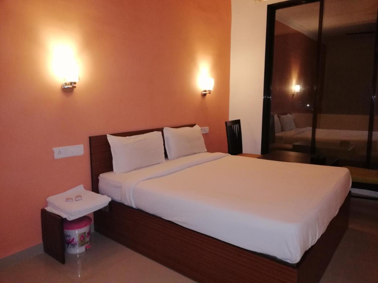 Elite Inn Lonavala Kültér fotó