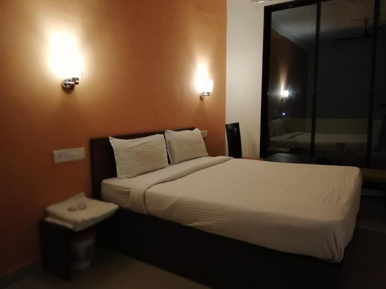 Elite Inn Lonavala Kültér fotó
