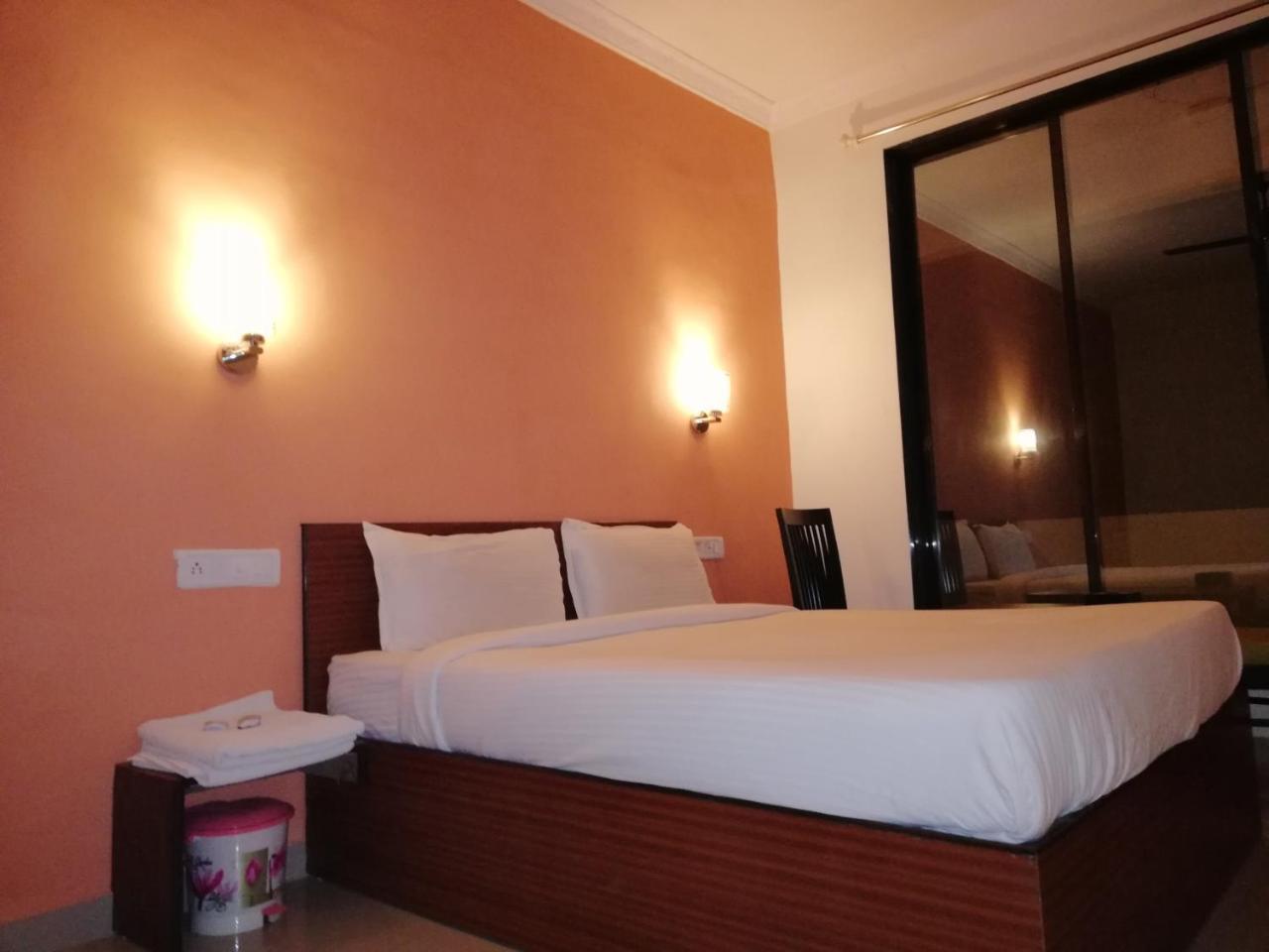 Elite Inn Lonavala Kültér fotó